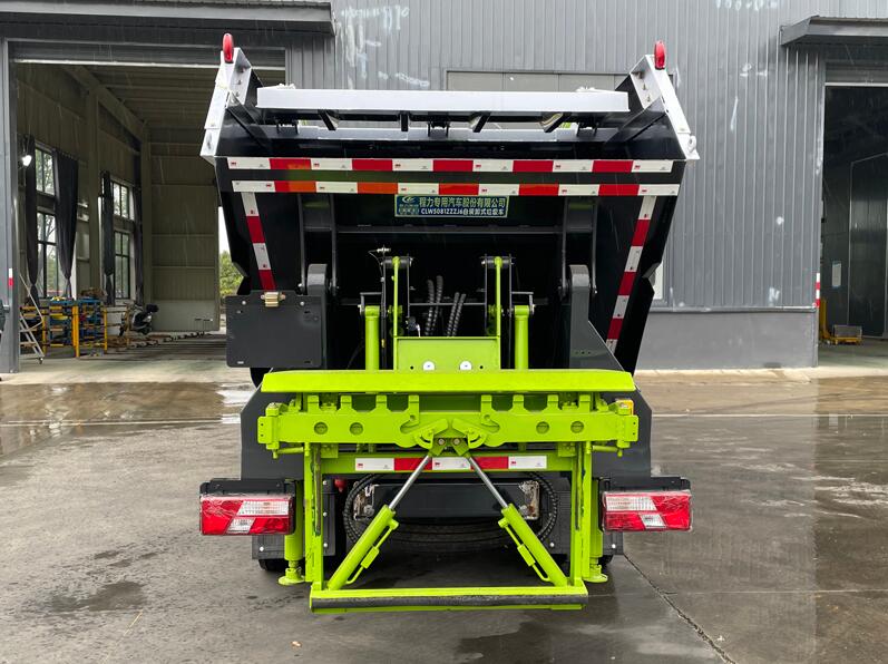 程力威牌CLW5081ZZZJ6型自裝卸式垃圾車